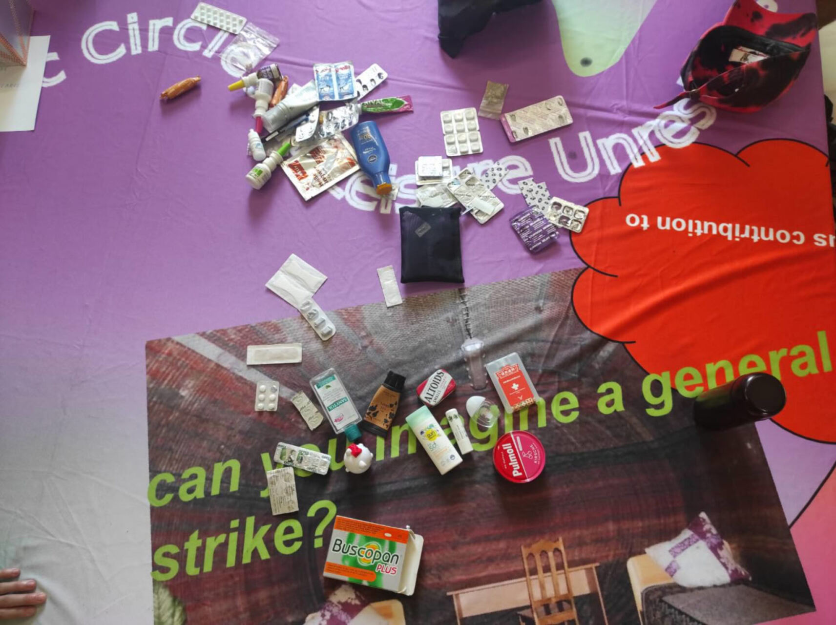 During assembly of Leisure unrest in KEX Kunsthalle / Vienna (AT), 2025 / photo by WH!PH! working group