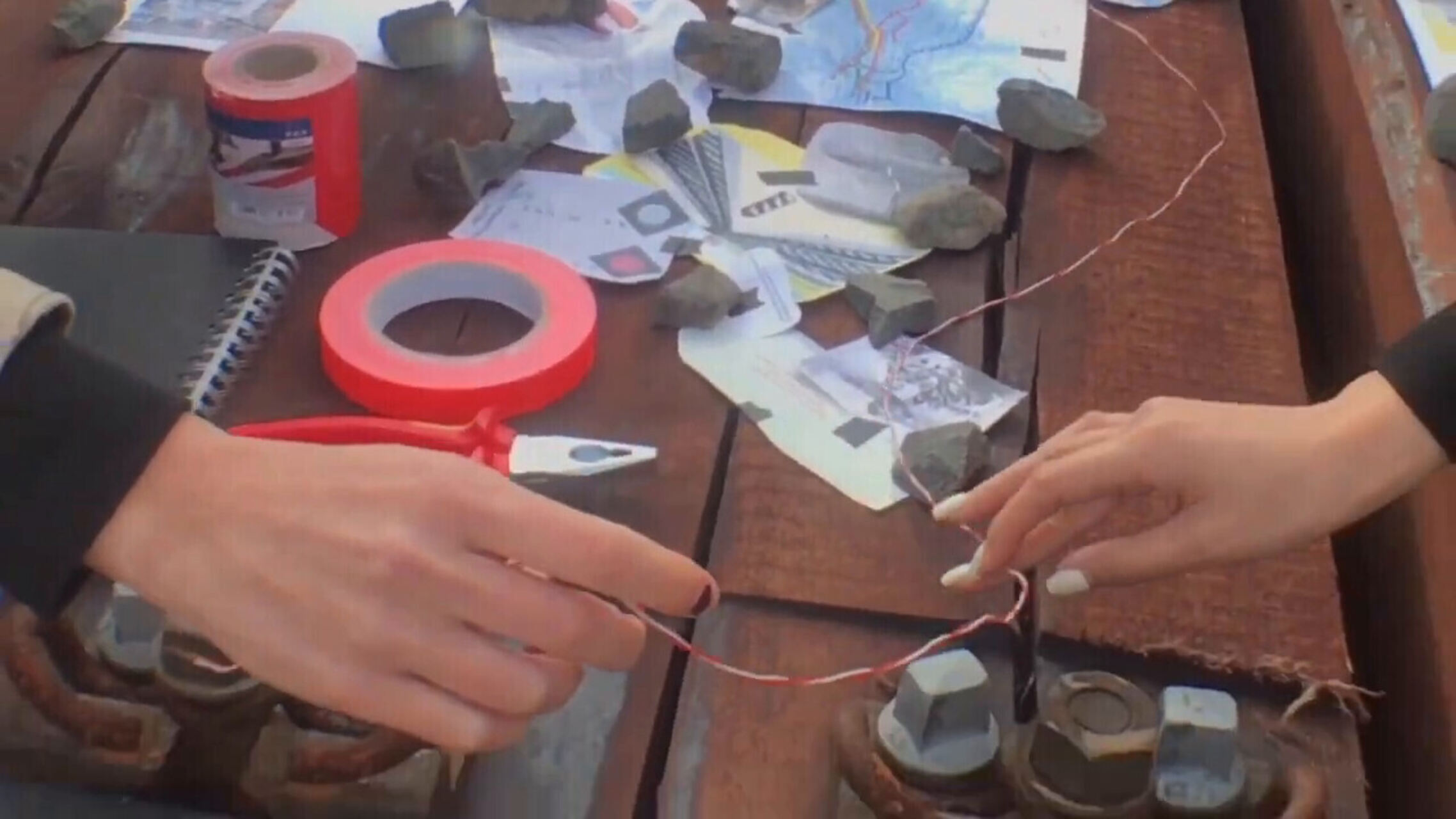 During the session / video-still / camera: Hanna Kim, cut: eeefff