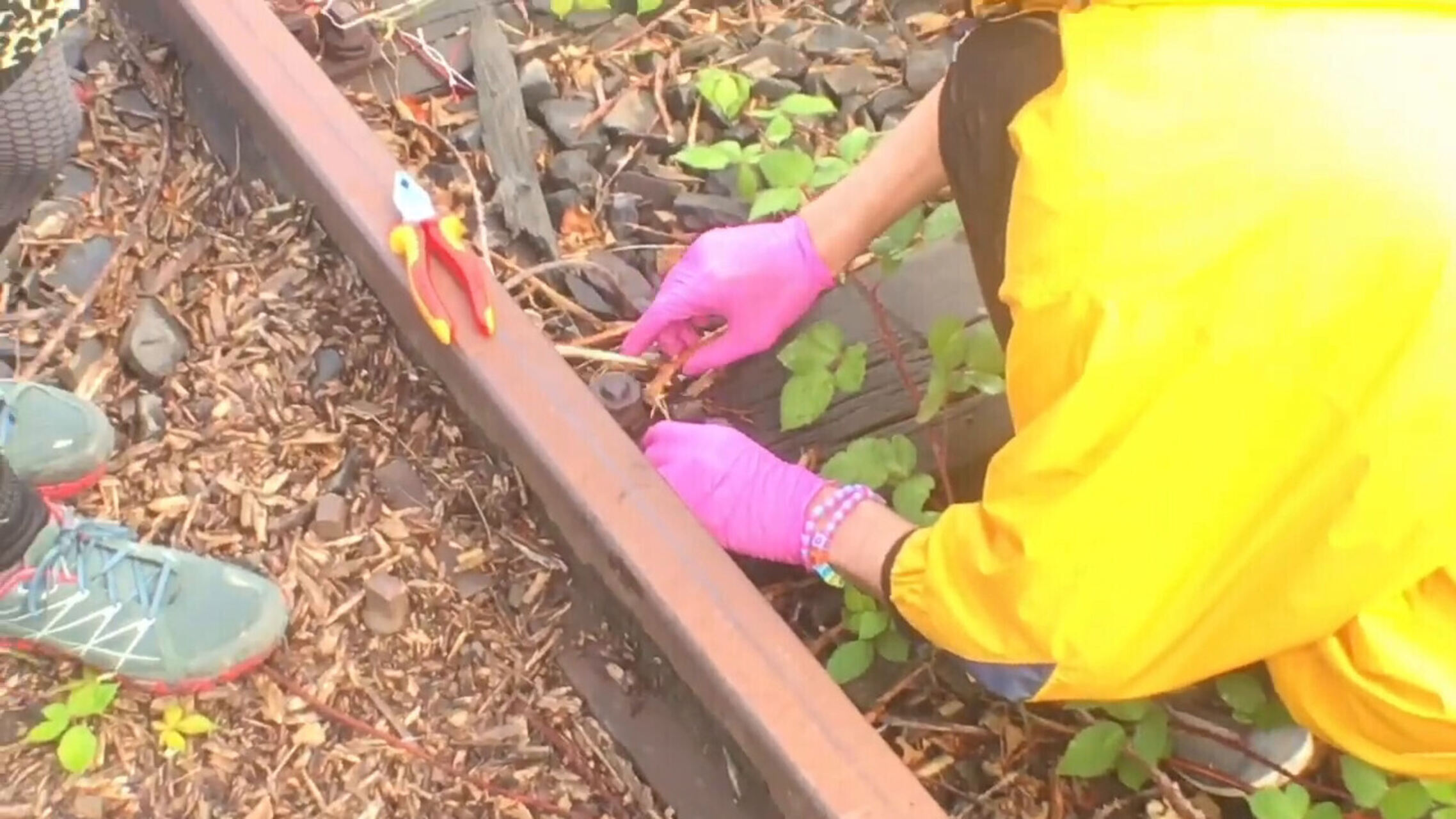 During the session / video-still / camera: Hanna Kim, cut: eeefff