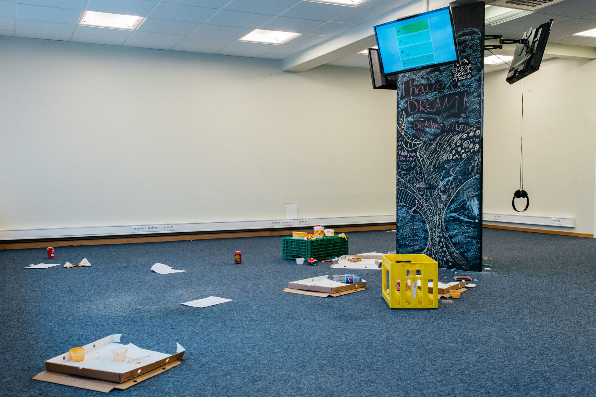 installation view in Kirkines (NO)/ photo by eeefff