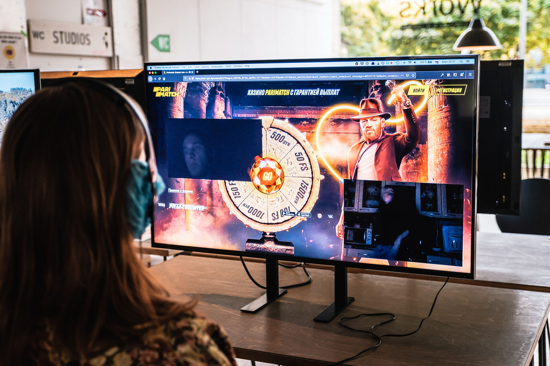 “SILENT WORKS. The Hidden Labor in AI-Capitalism” (НЕВИДИМАЯ РАБОТА. Скрытый труд в ИИ-капитализме) / Дом Статистики, Берлин / фото Энди Вейланд